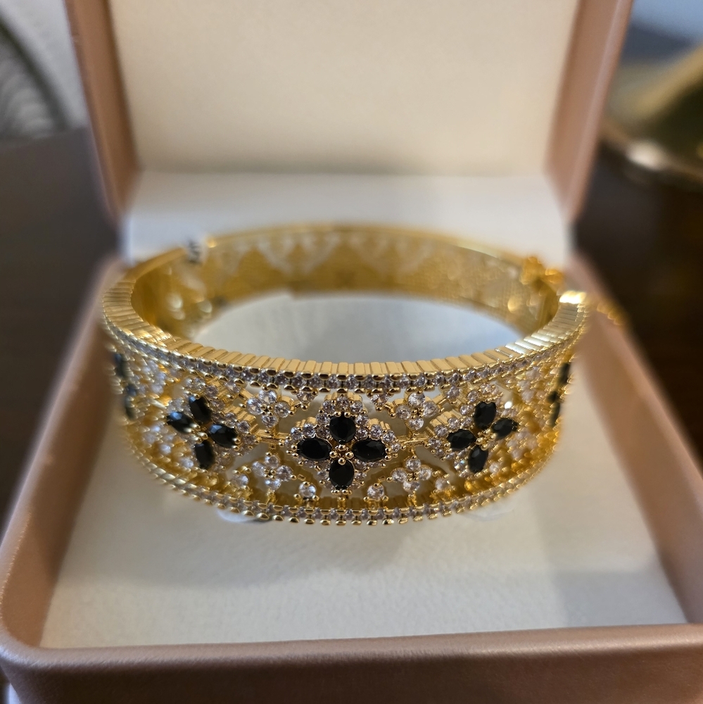 Luxurious Gold and Black Floral Bracelet